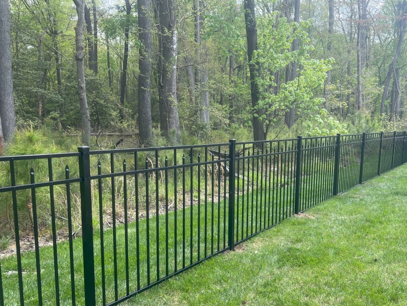 4-ft-tall-aluminum-fence-waterfront-flushbotttom