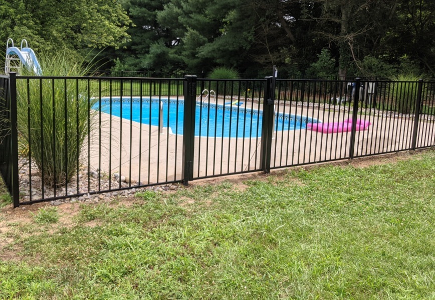 Black-aluminum-Pool-fence