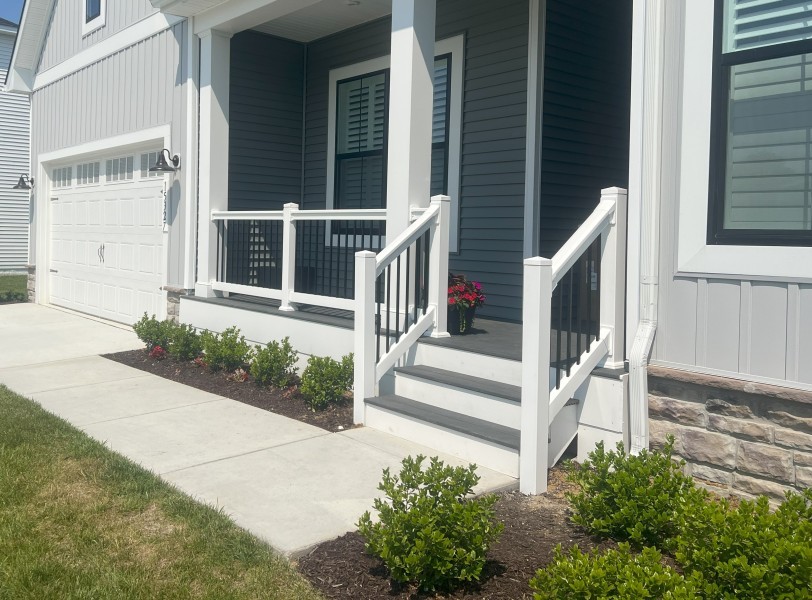 porch-railing-black-spindles-