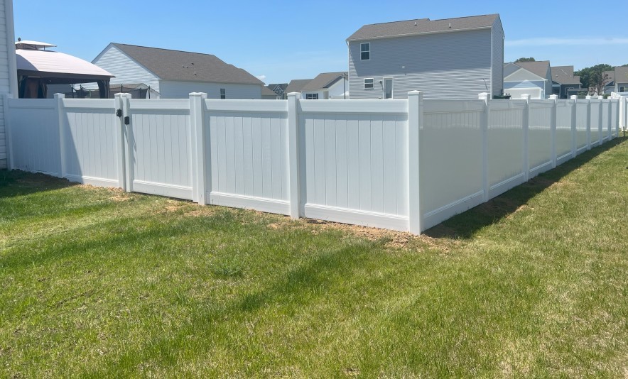 5FT-TALL-VINYL-FENCE