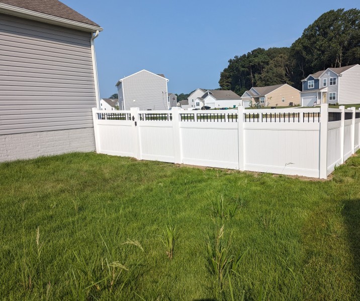 VINYL-FENCE-BLACK-SPINDLES