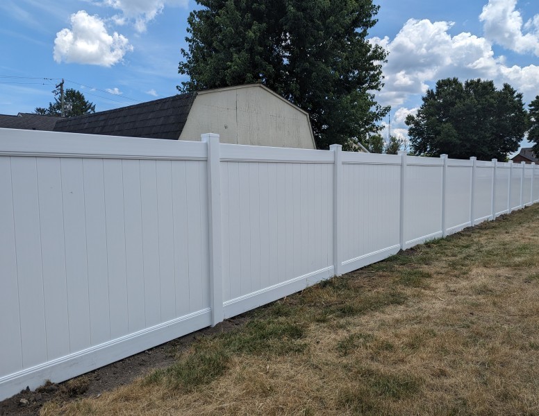 WHITE-VINYL-PRIVACY-FENCE-