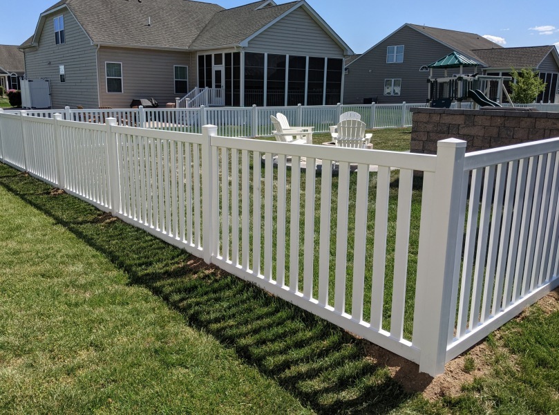 white-vinyl-picket-fence