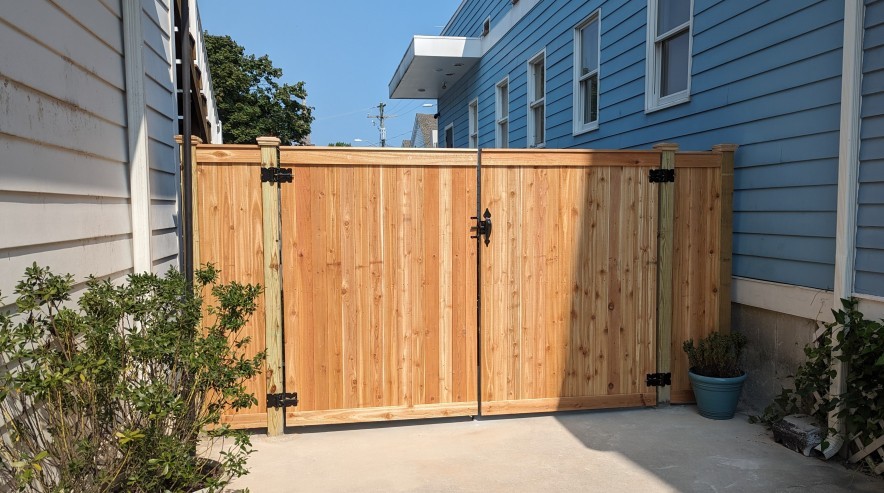 WOOD-FENCE-WESTERN-RED-CEDAR-GATES-